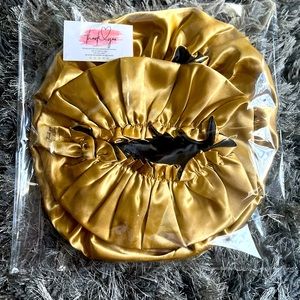 Mommy and me bonnet set!!🥰⭐️💫✨